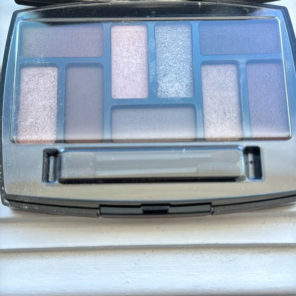 CHANEL Eyeshadow Palette with Warm and Neutral Tones Les Indispensables